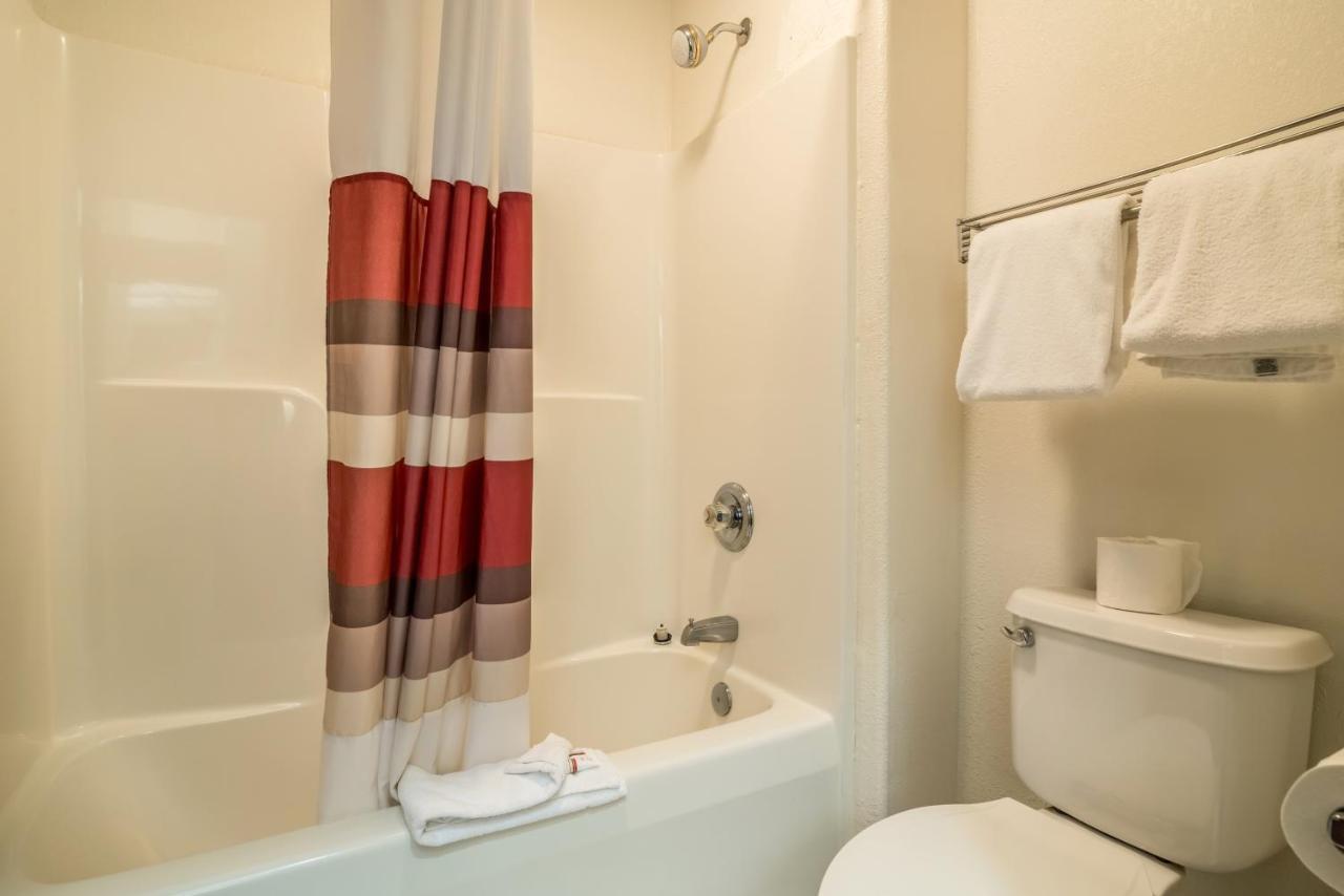 Red Roof Inn Greensboro Coliseum Buitenkant foto